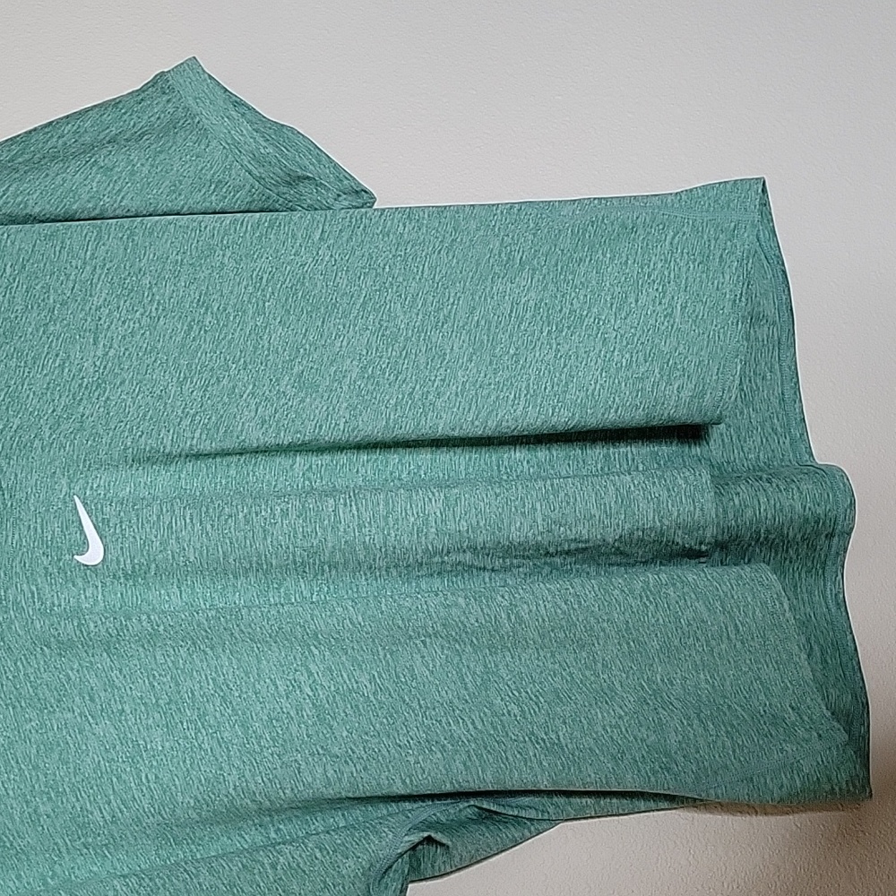 Nike Dri-Fit Marled Green Logo Front Loosefit Shortsleeve Scoopneck Tee Shirt - Picture 2 of 8